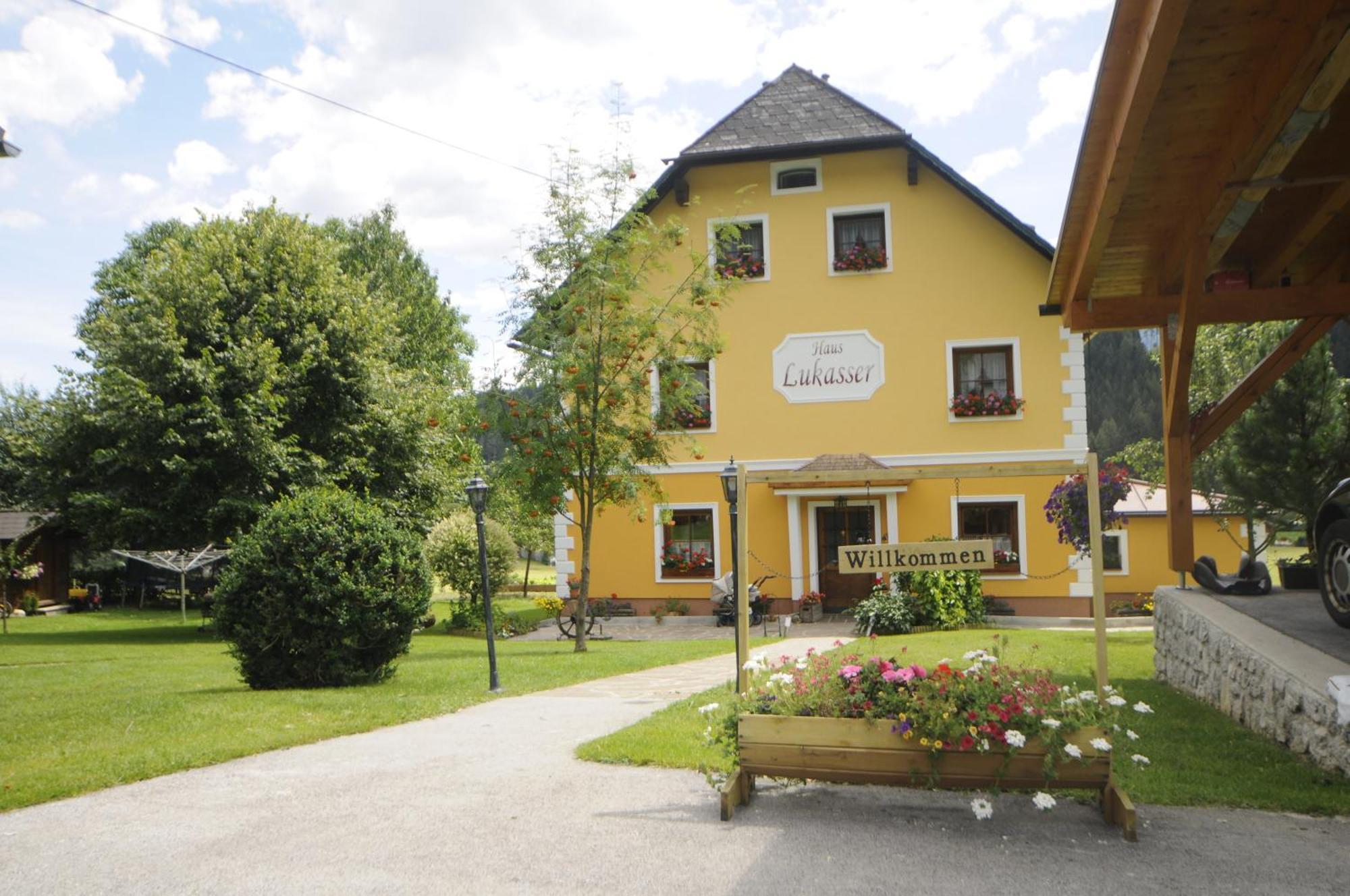 Haus Lukasser Grobming Bagian luar foto